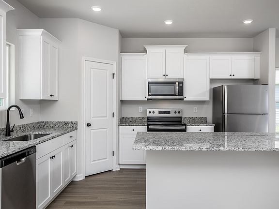 The kitchen has granite countertops.