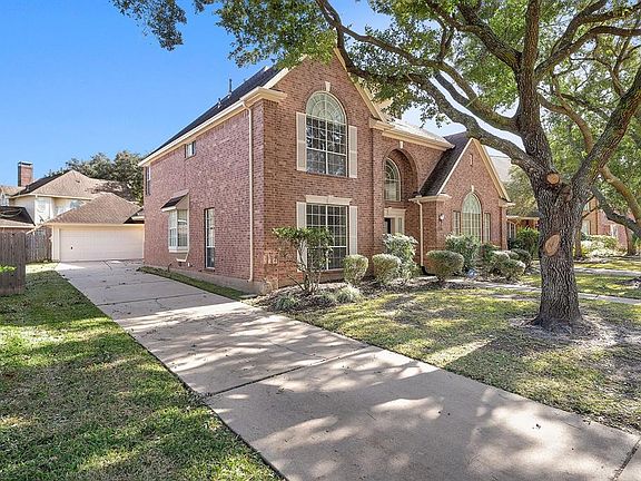 3rd image of 811 Epperson Way Court