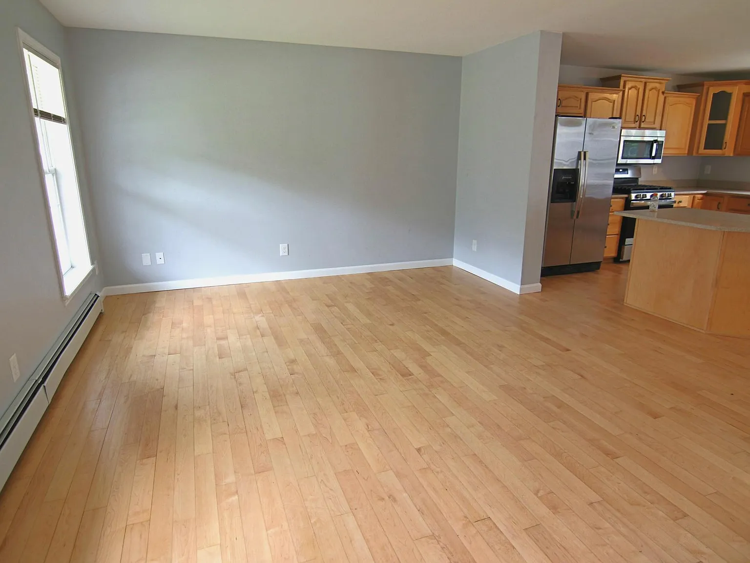 4 bed, 2.5 bath, 2440 sqft, $3,900 — Photo 4