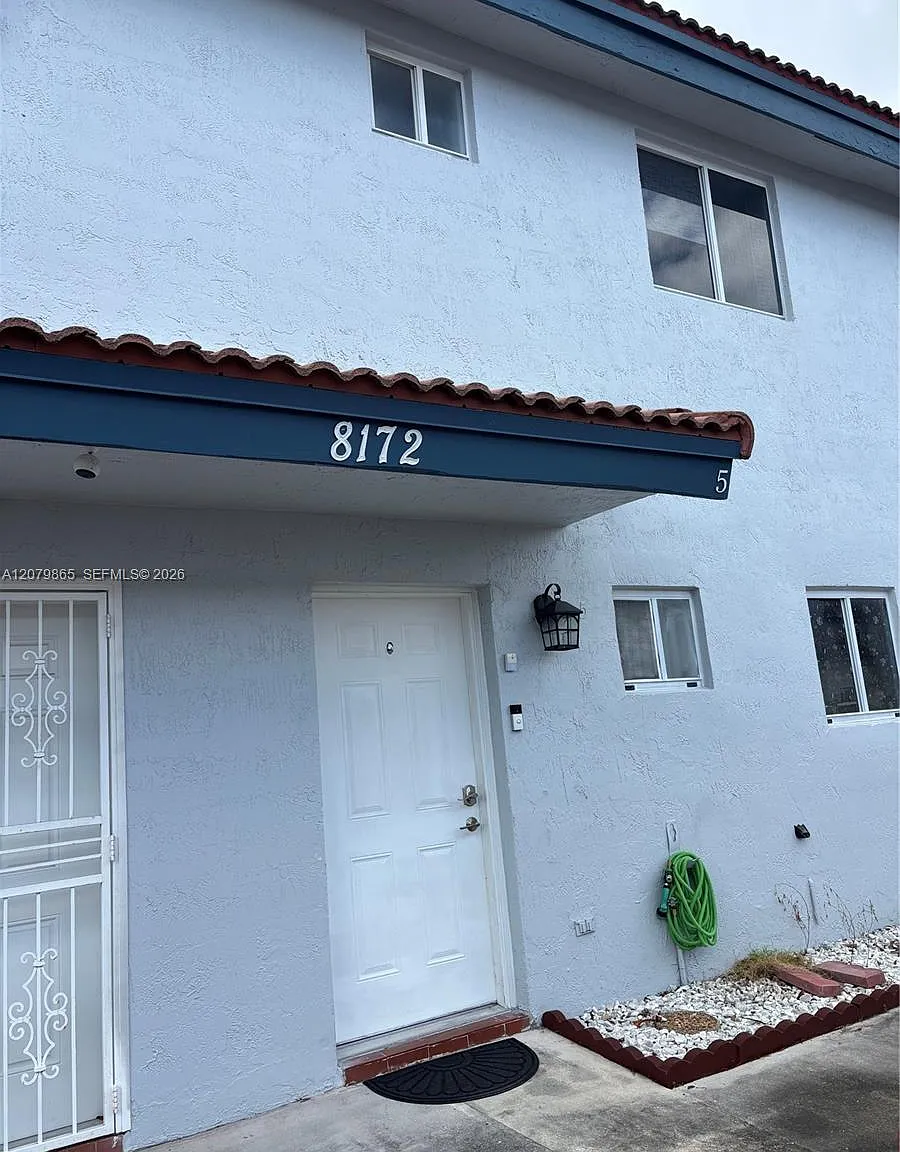Grace Villas Ii Condo — Photo 1