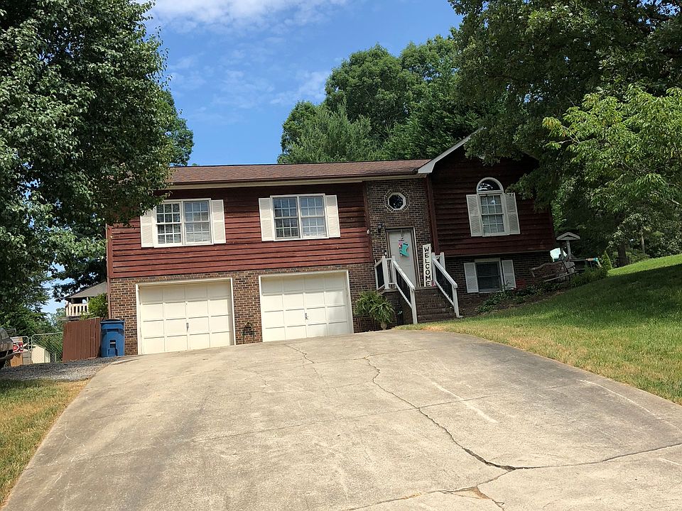 1st image of 3340 Peachtree Pl