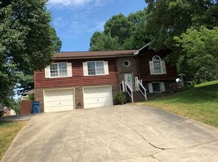 3340 Peachtree Pl, Lenoir, NC 28645