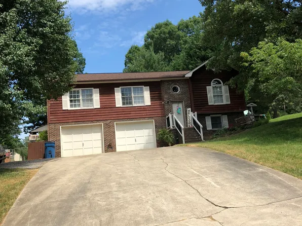 3340 Peachtree Pl, Lenoir, NC 28645