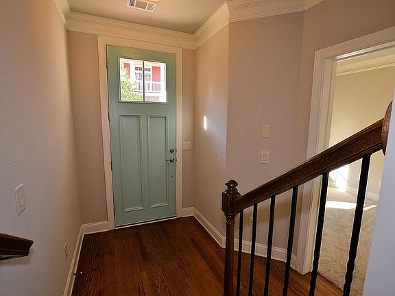 3rd image of 325 Summerhour St
