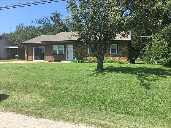 3rd image of 608 N Bryan Ave