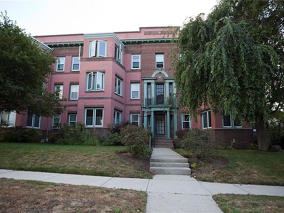 3rd image of 8 Blackstone Blvd APT 3