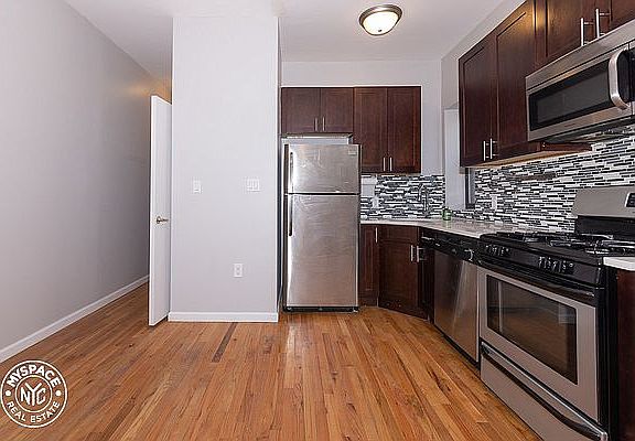 2nd image of 365 E 21st St #7U