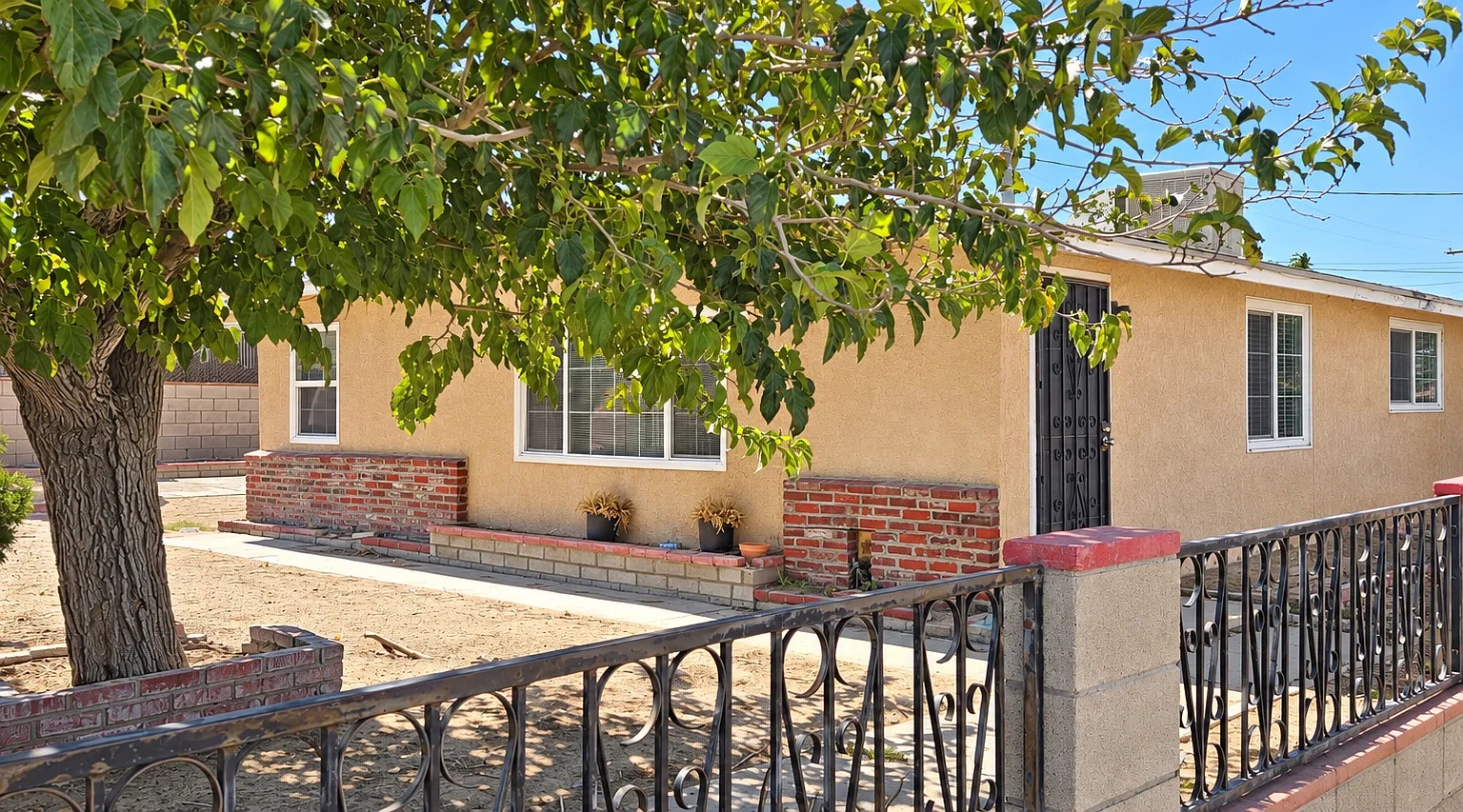 4 bed, 1407 sqft, $1,900 — Photo 2
