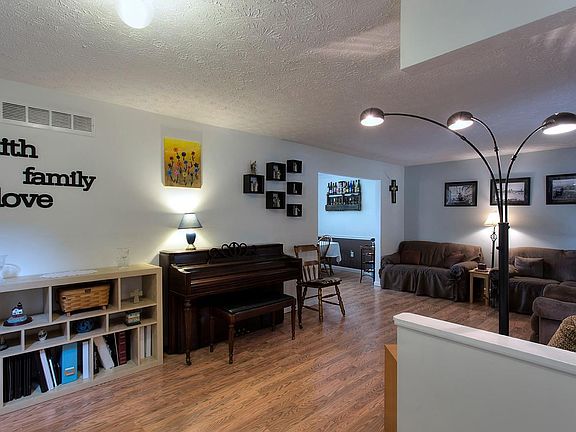3rd image of 8118 Long Meadow Dr
