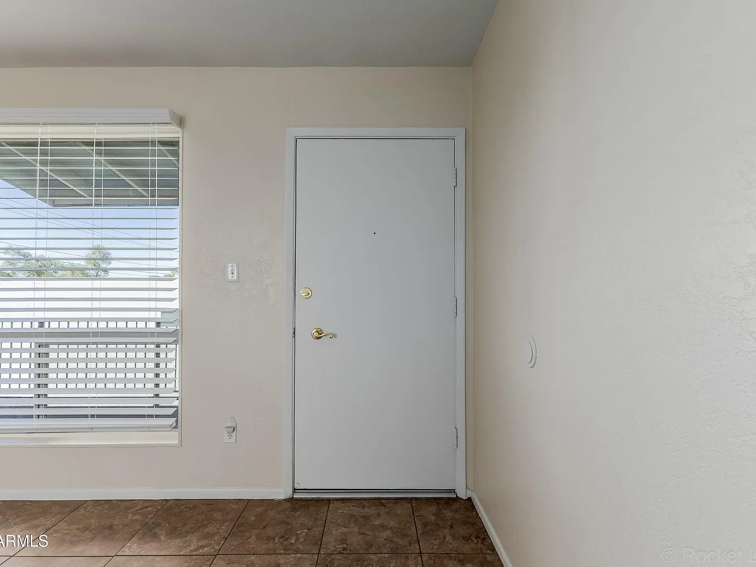 1 bed, 1.0 bath, 837 sqft, $1,400 — Photo 2