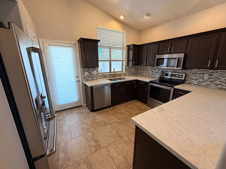 25027 N 40th Ln — Photo 4