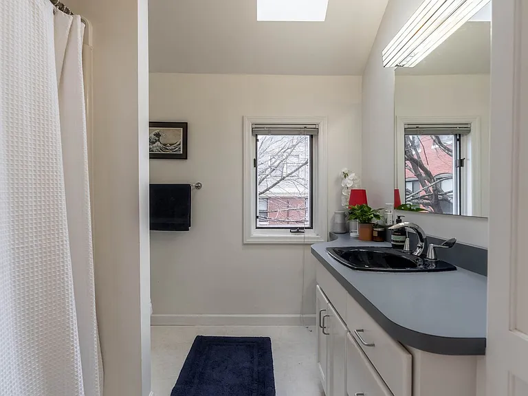208-210 Vaughan Street — Photo 19