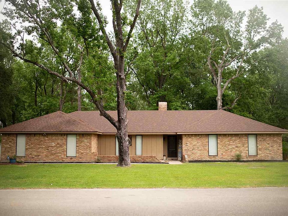 1st image of 118 Country Club Dr