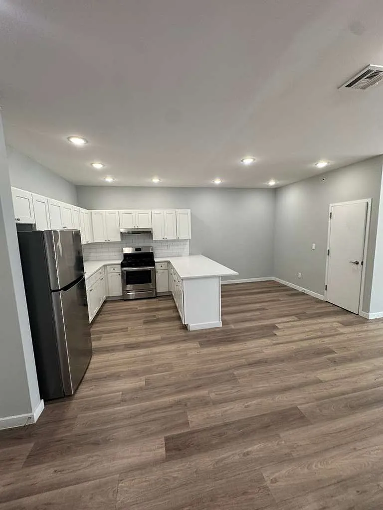 2 bed, $2,209 — Photo 2