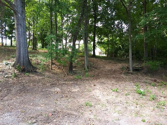 4th image of 431 Munn Rd