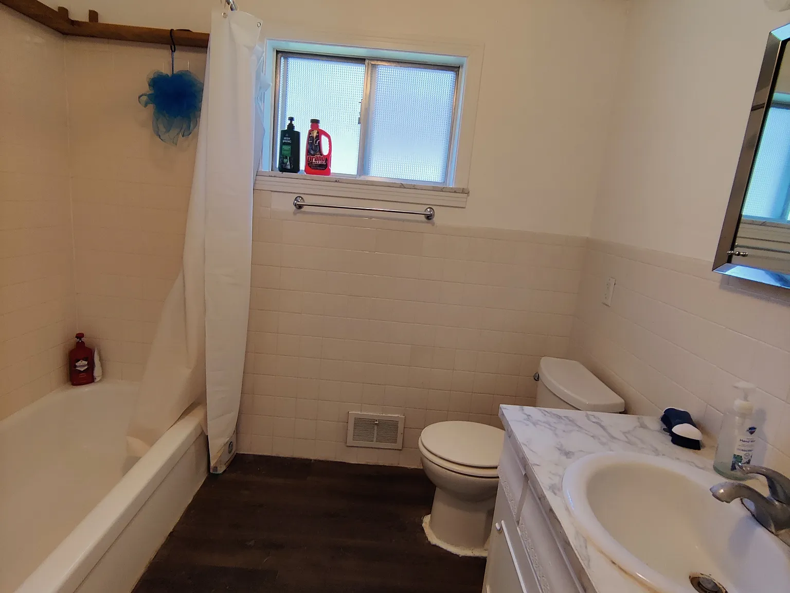 3 bed, 1904 sqft, $2,300 — Photo 2