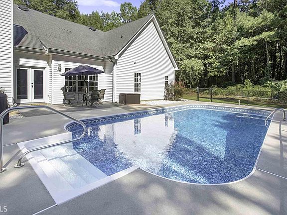 2nd image of 30 Glenda Ct