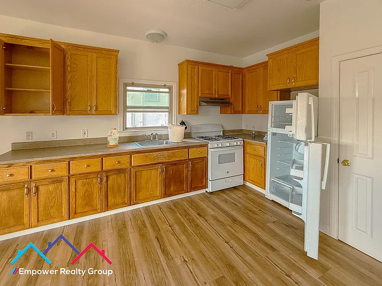 5235 Bancroft Ave. — Photo 6