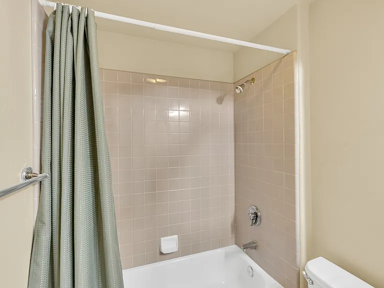 8795 Monterey Oaks Dr — Photo 33