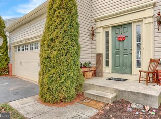 918 Cougar Pointe Cir, Seven Valleys, PA 17360