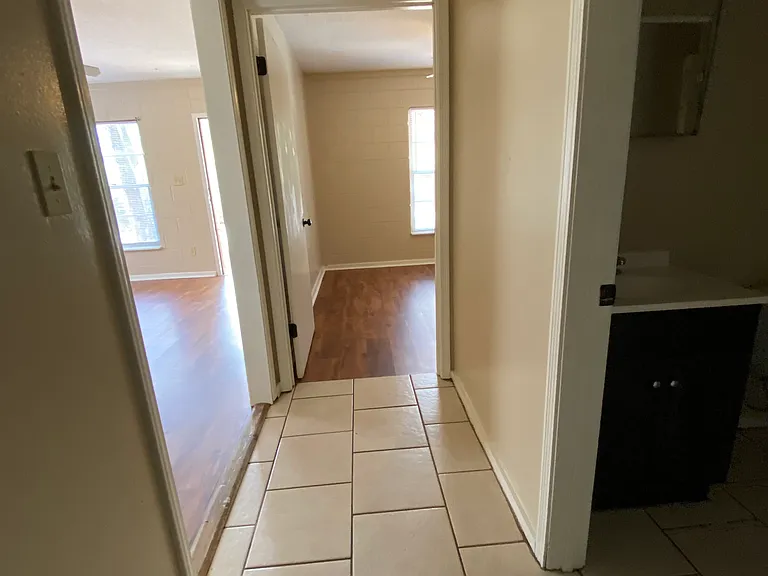 5015 Oleander Dr — Photo 9