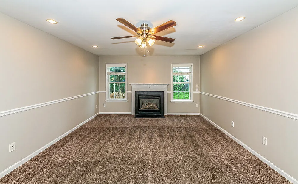 4 bed, 2.5 bath, 2176 sqft, $2,440 — Photo 4