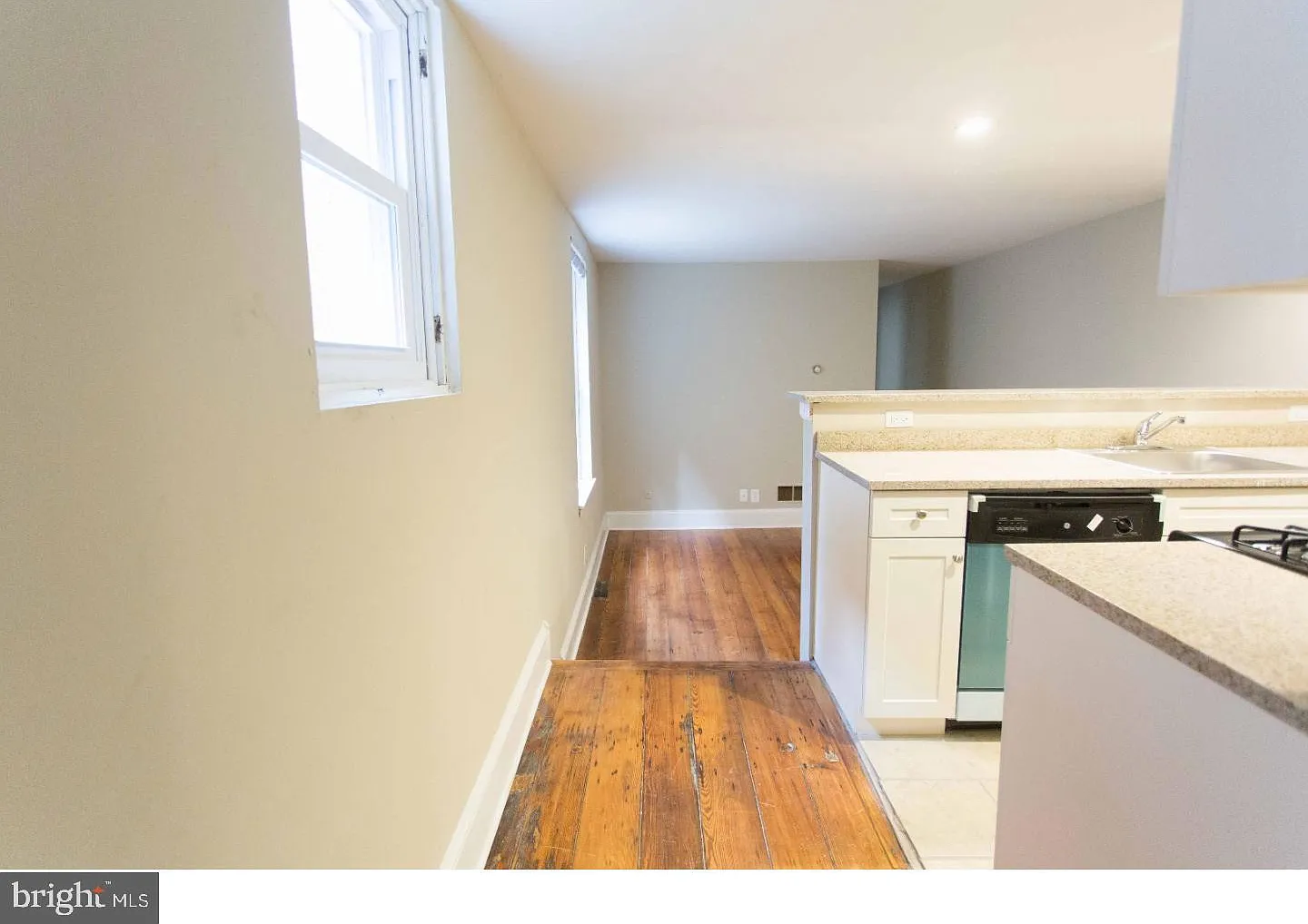 1 bed, 1.0 bath, 625 sqft, $1,745 — Photo 2