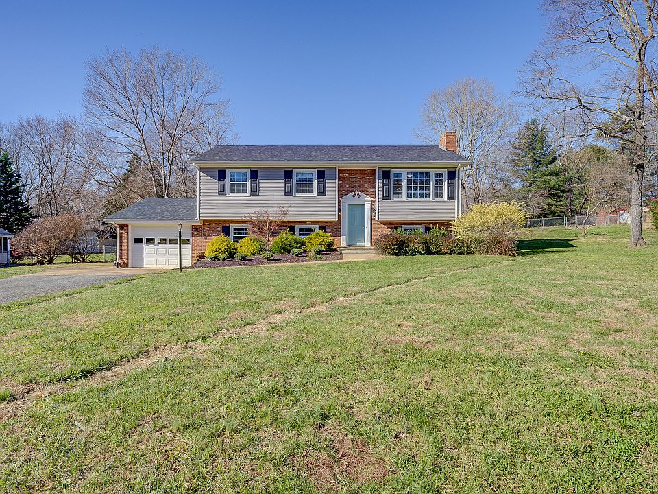 1st image of 105 Maplewood Dr