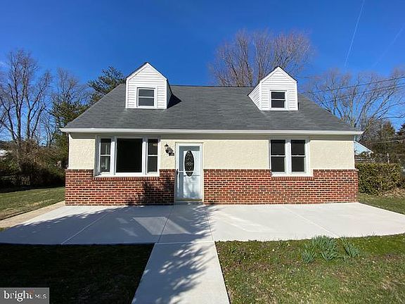 2nd image of 706 W Earl Ave