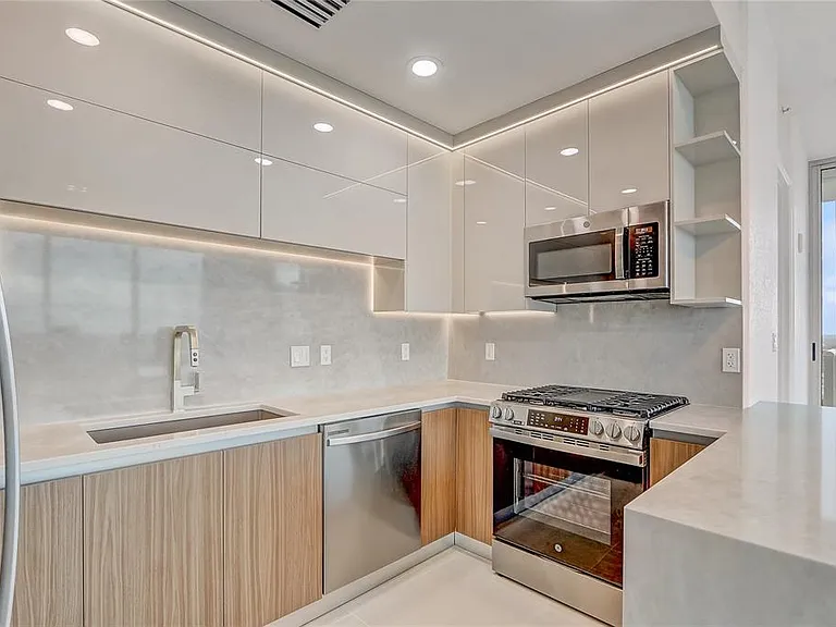 150 E Robinson St #2012 — Photo 9