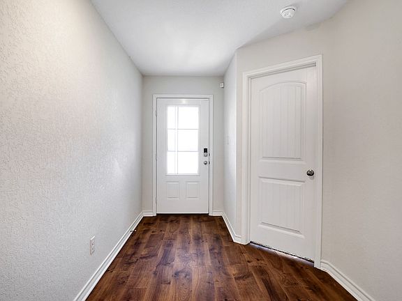 2nd image of 2857 Lindenwood Run