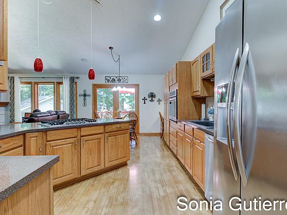 5th image of 726 N 144th Ave