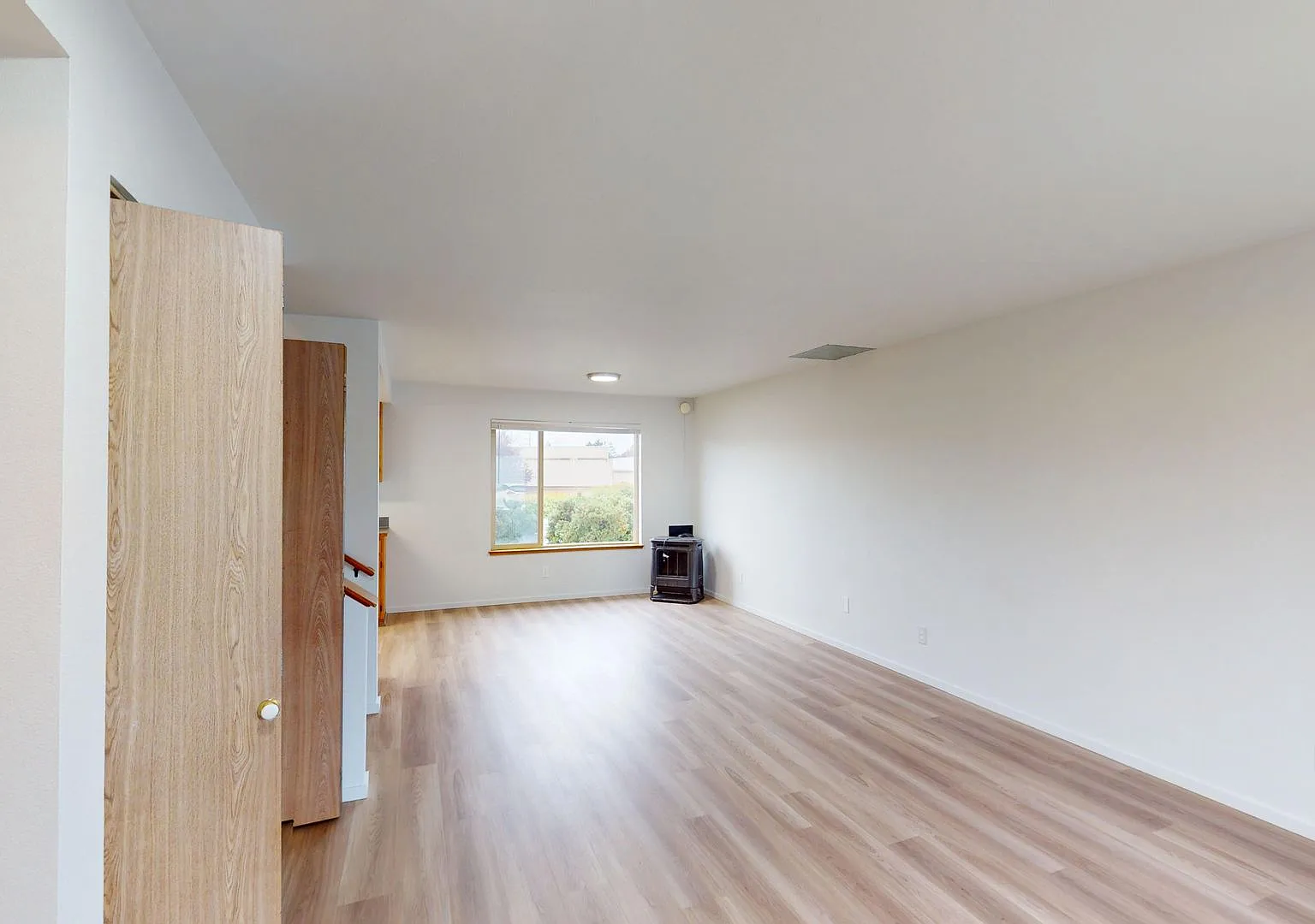 Big Rock Apartments (480 S Oak Harbor St.) — Photo 2