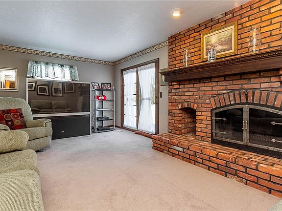 4th image of 115 Elbert Dr