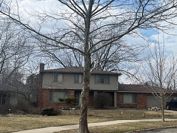 3rd image of 695 Wembley Ct