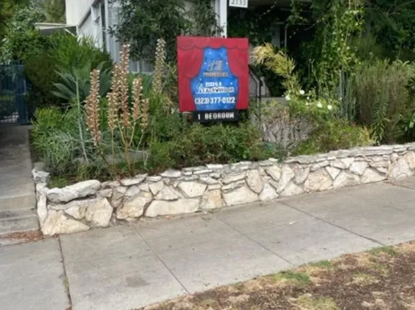 2135 N Beachwood Dr, Los Angeles, CA 90068