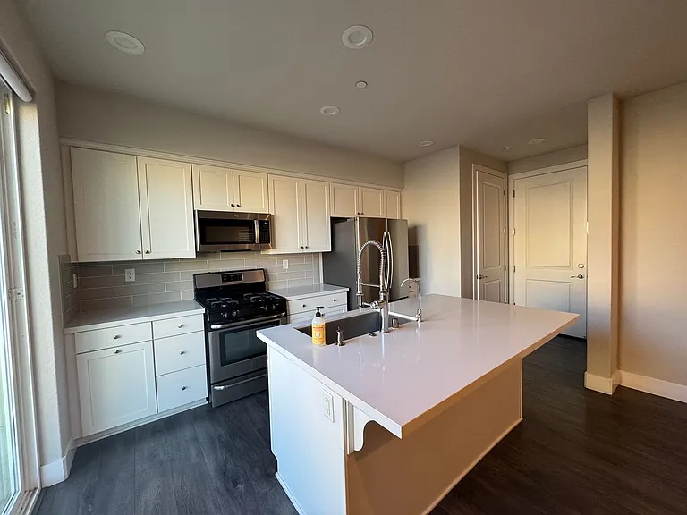 1684 Spring St — Photo 7