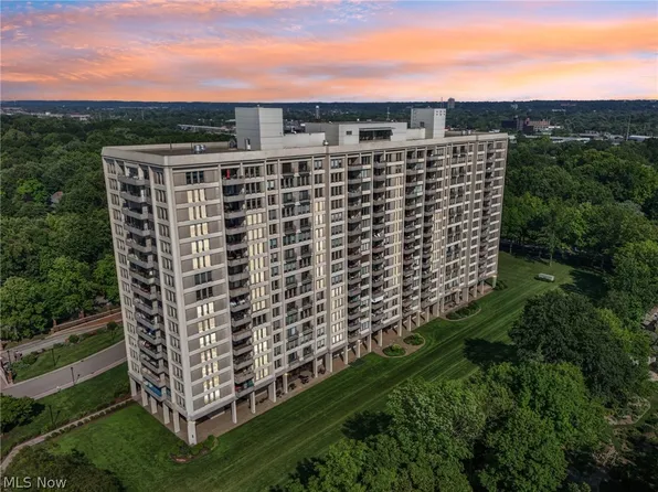 1 Bratenahl Pl APT 1302, Bratenahl, OH 44108