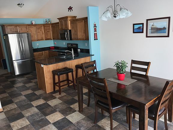 Bright dining room/kitchen