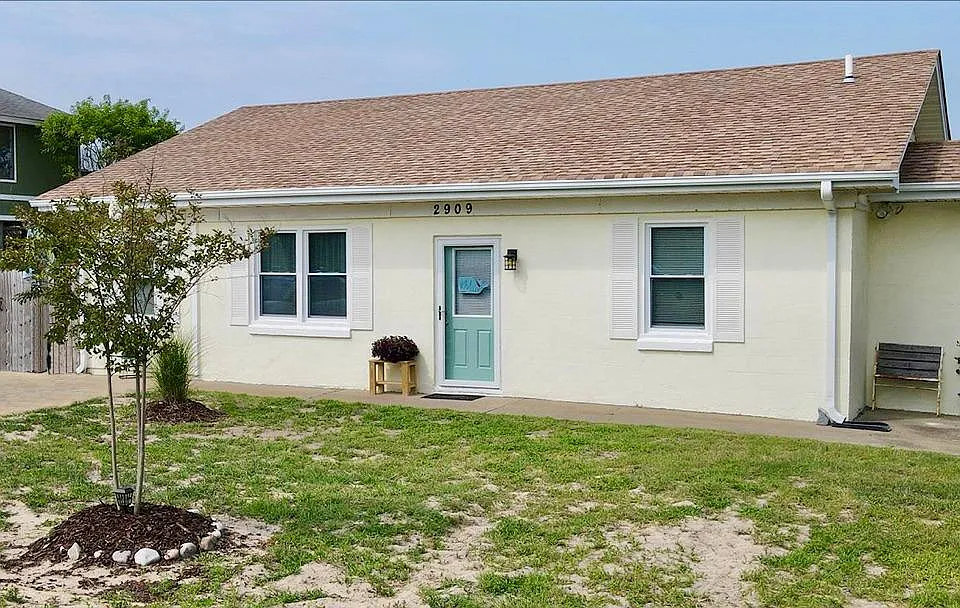 2909 Sandpiper Rd