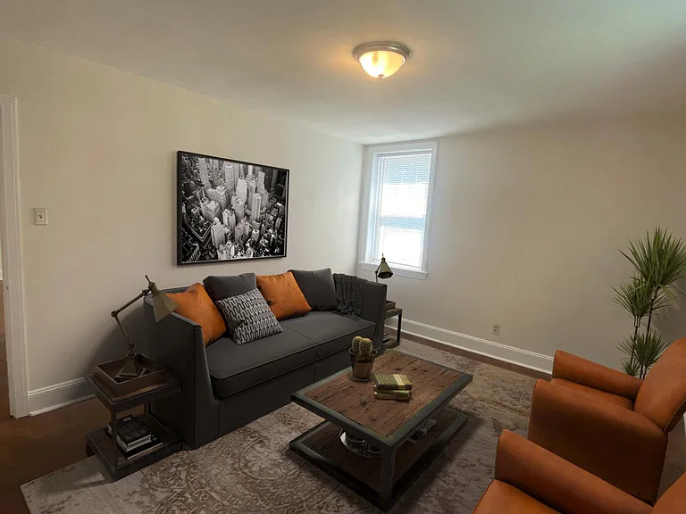 1301 Montgomery Ave — Photo 2