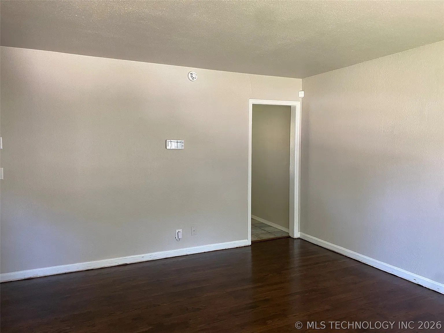 2 bed, 1.0 bath, 1025 sqft, $1,025 — Photo 3