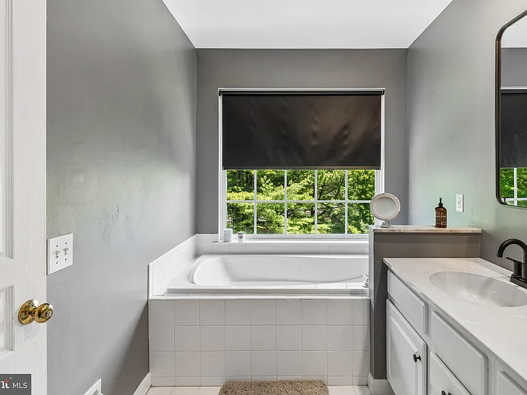 15 Charter Oak Ct — Photo 32