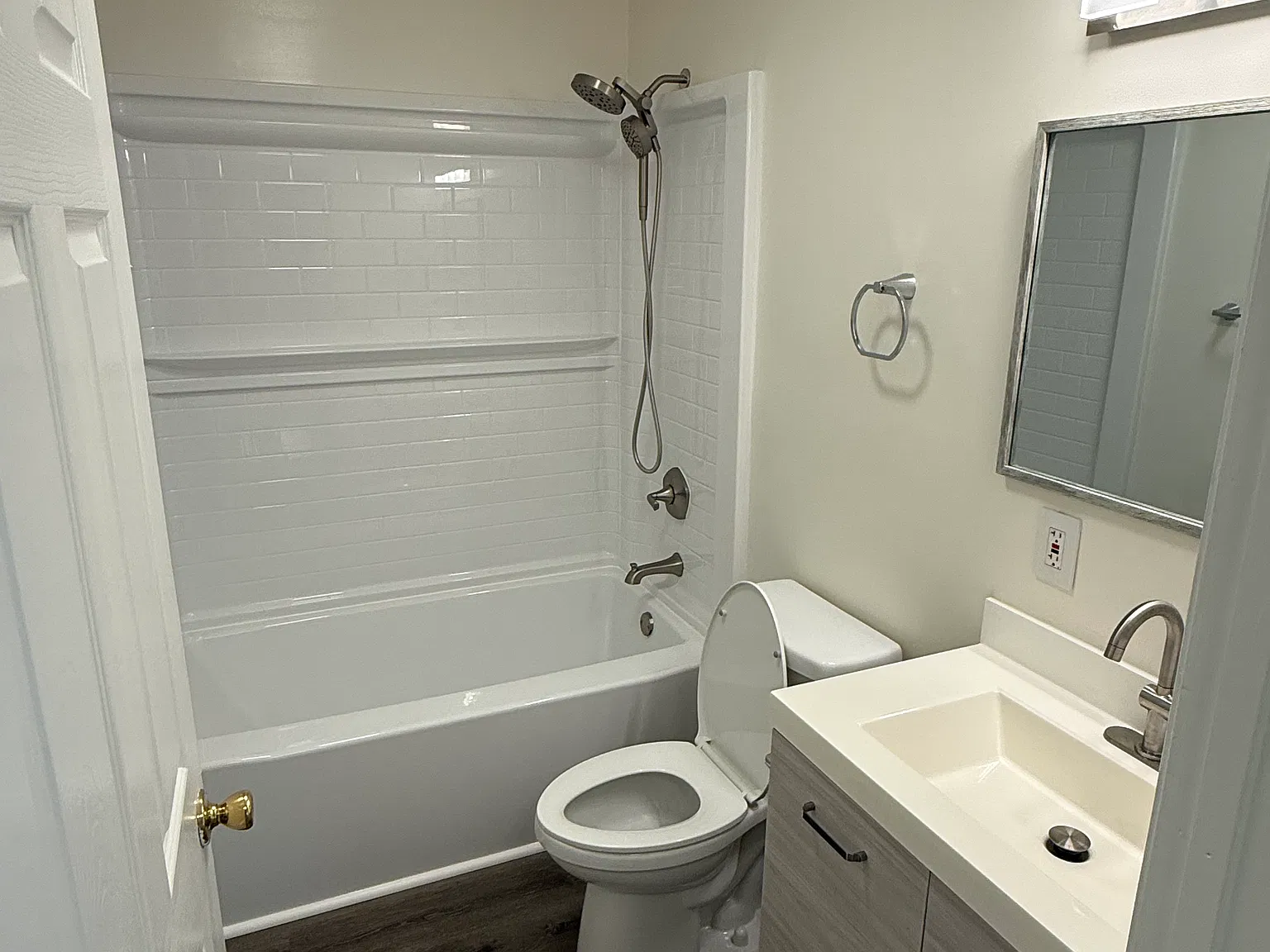 2 bed, 901 sqft, $1,500 — Photo 2