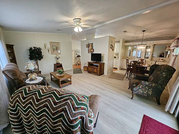 5th image of 241 Alpine Dr