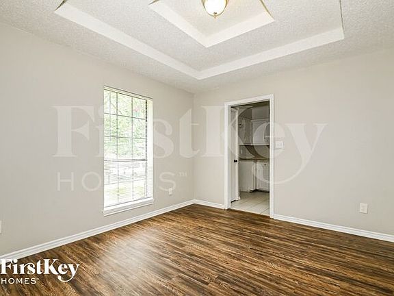 4th image of 5610 Vinewood Dr