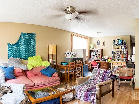 5th image of 606 20th Ave NE APT 2