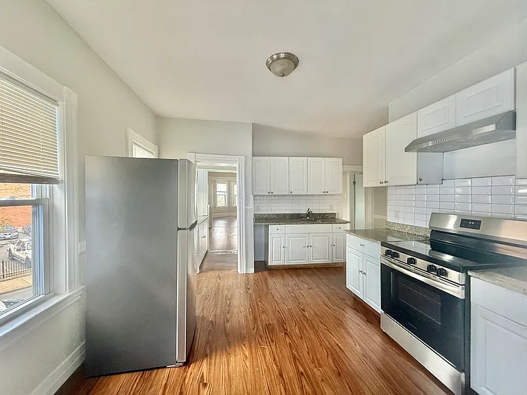 15 Gladstone St #3 — Photo 8