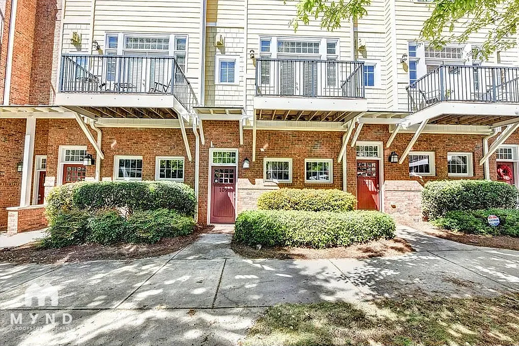 3 bed, 2.0 bath, 1227 sqft, $1,995 — Photo 1