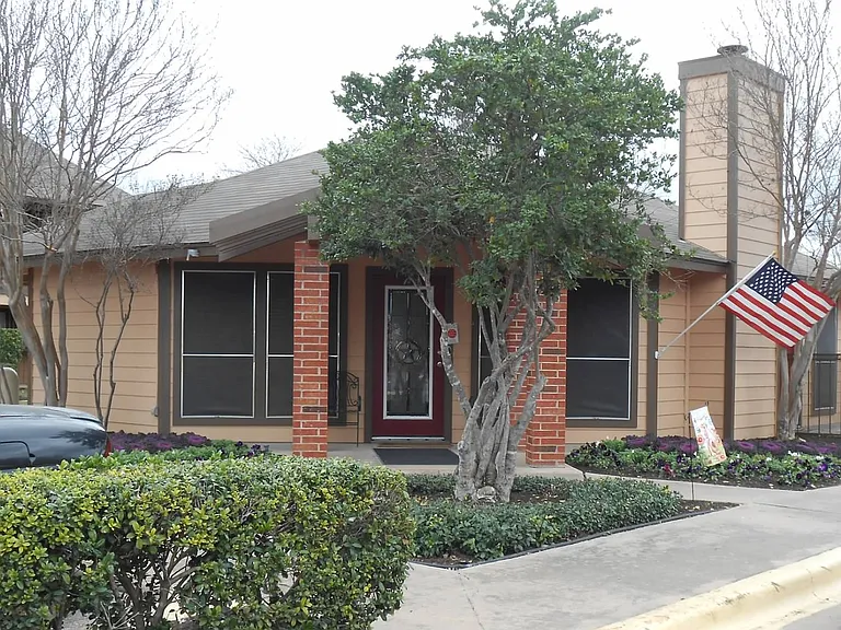 Englebrook Apartments — Photo 1